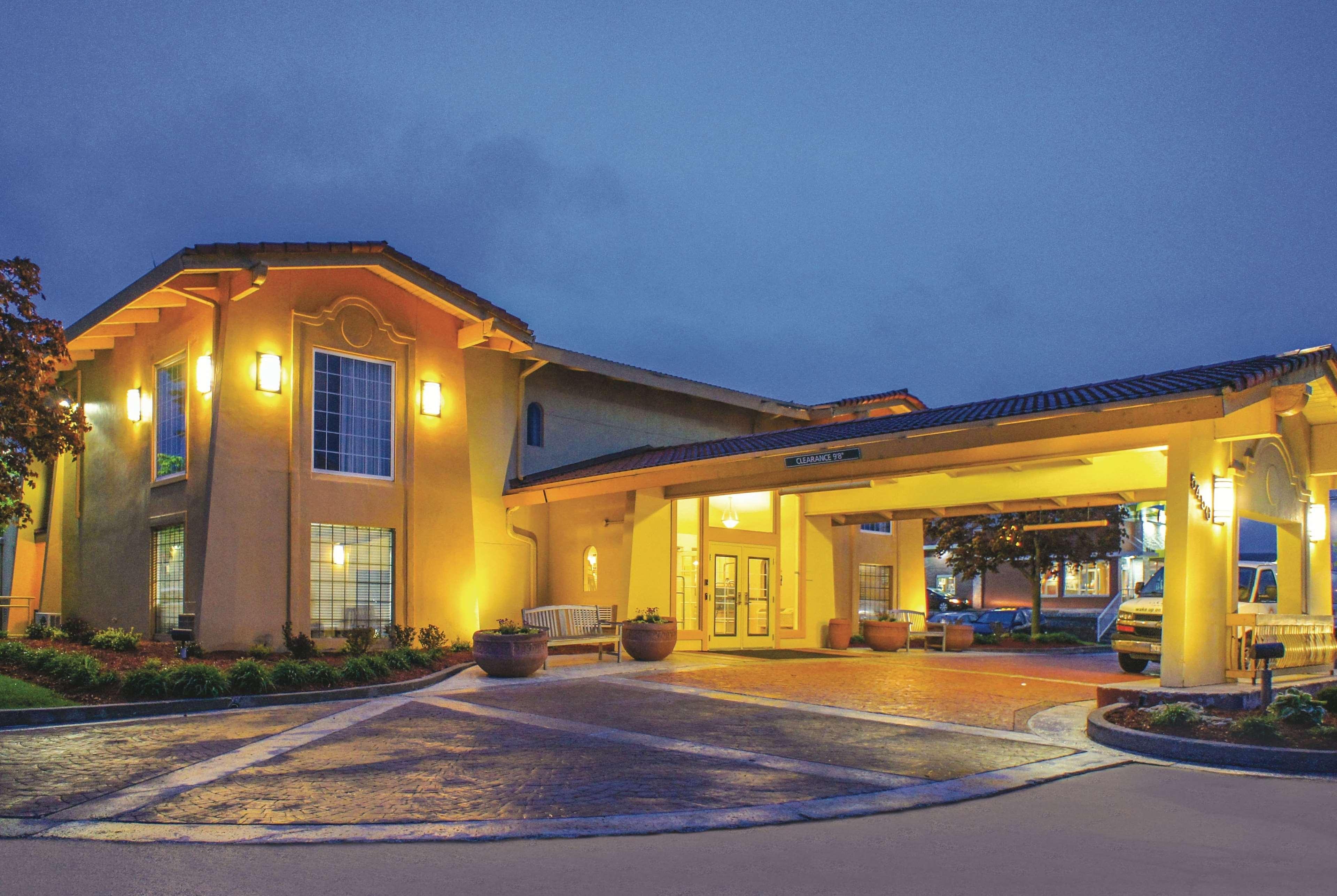 La Quinta Inn By Wyndham Moline Airport Exterior foto